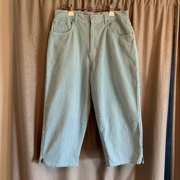 bill blass Pants - bill blass Turquoise WhiteStripe Capri 12 HighRise